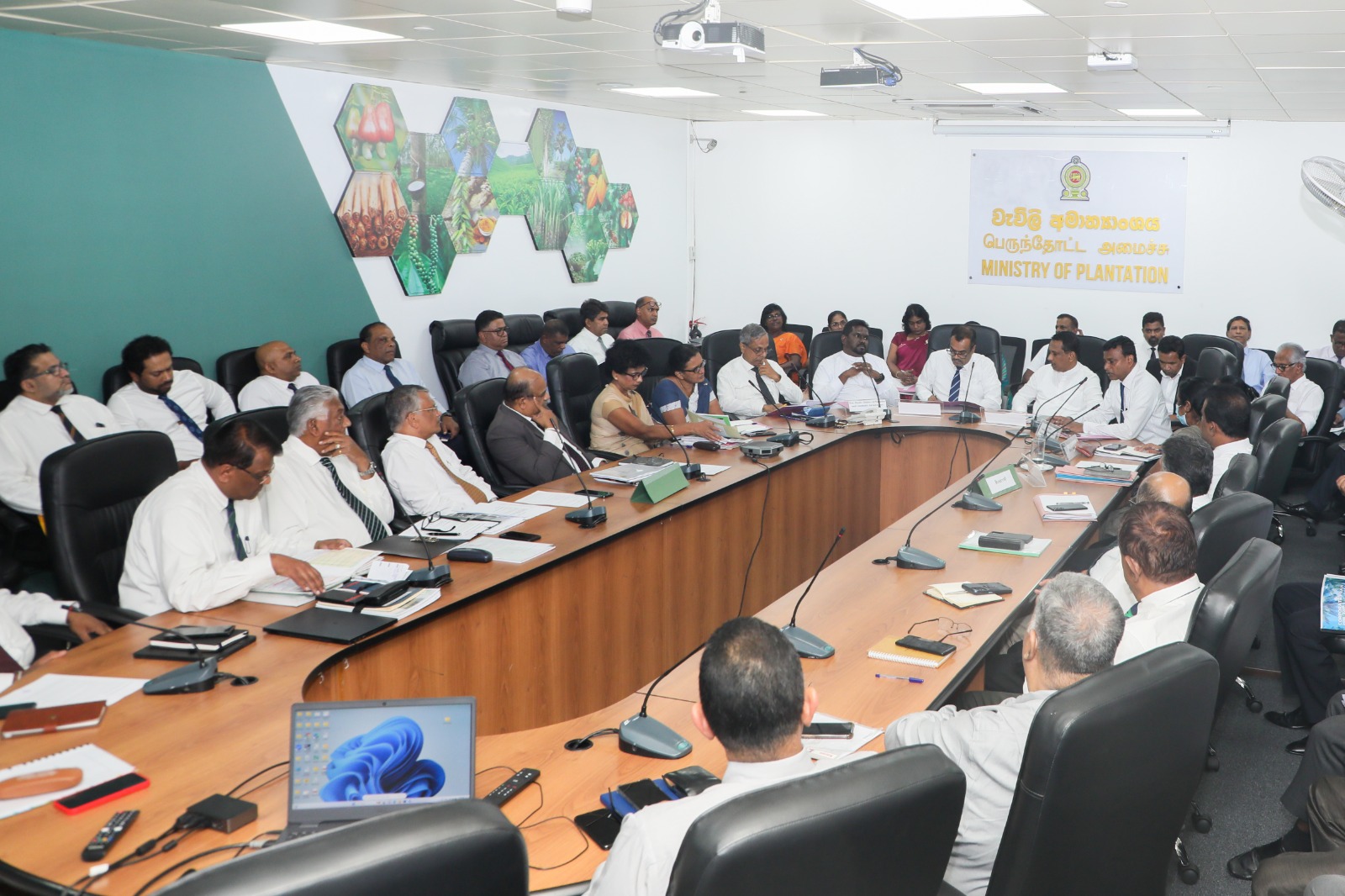 பெருந்தோட்டக் கைத்தொழில் நிறுவனங்களின் பங்கேற்பு தொடர்பான விசேட கலந்துரையாடல்..!