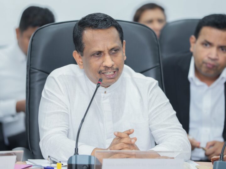 சாமர சம்பத் அவர்களுக்கும் ஒரு தொகை குற்றப்பத்திரிக்கை உள்ளது. அமைச்சர் கே.வி.சமந்த வித்தியாரத்ன.