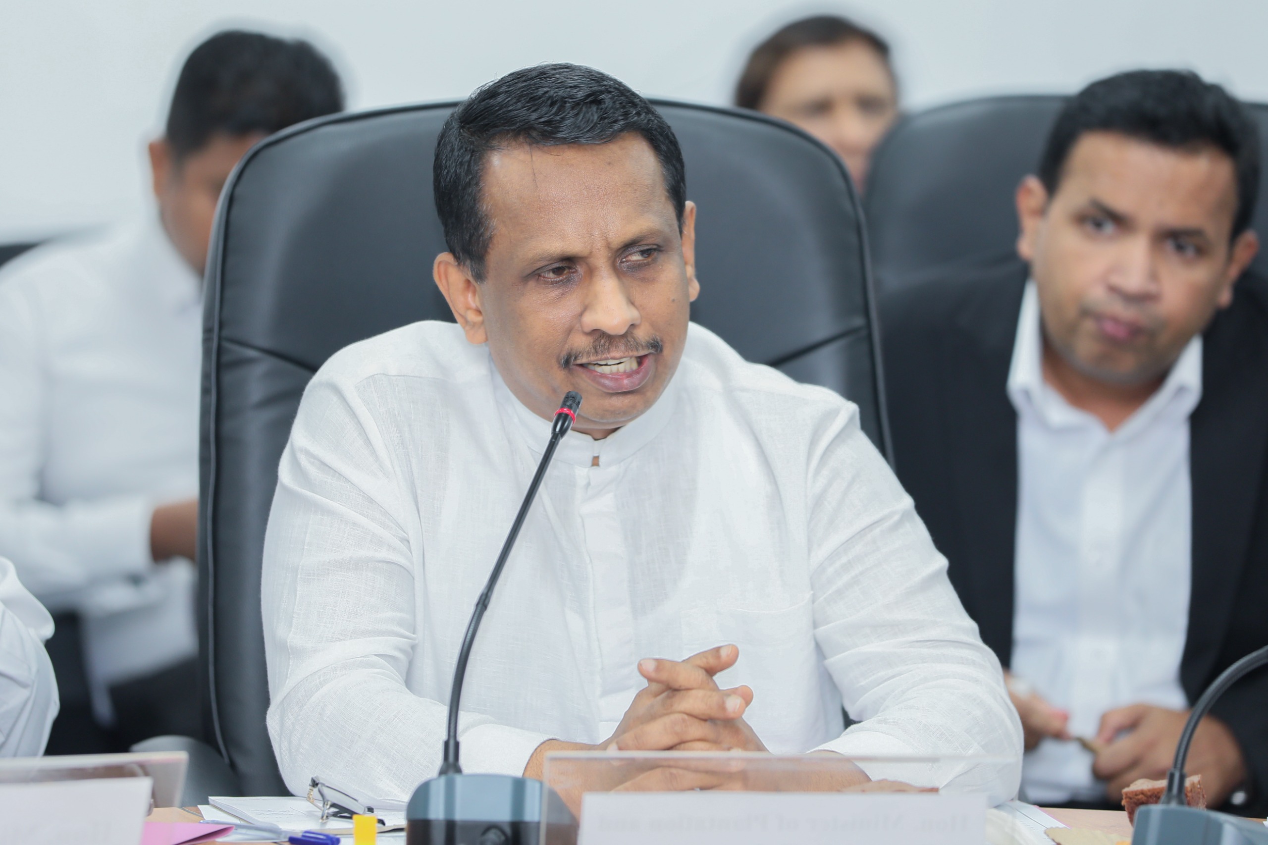 சாமர சம்பத் அவர்களுக்கும் ஒரு தொகை குற்றப்பத்திரிக்கை உள்ளது. அமைச்சர் கே.வி.சமந்த வித்தியாரத்ன.