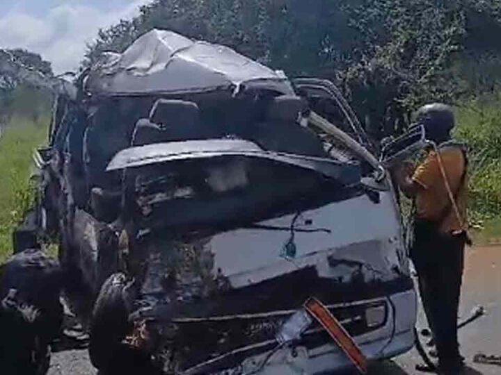 பேருந்தும் வேனும் மோதி கோர விபத்து – இருவர் பலி.