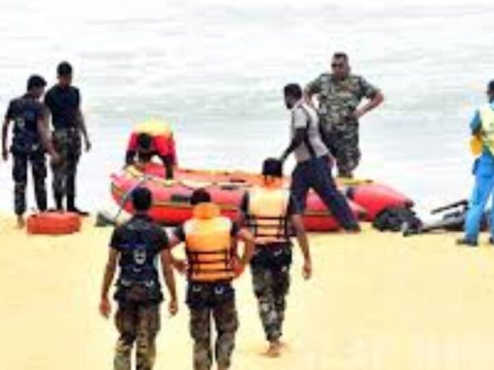 பாணந்துறை கடலில் அடித்துச் செல்லப்பட்ட 13 பேர்.