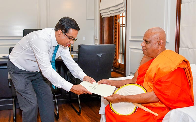 இலங்கை ரஜரட்ட பல்கலைக்கழக வேந்தர் ராஜினாமா