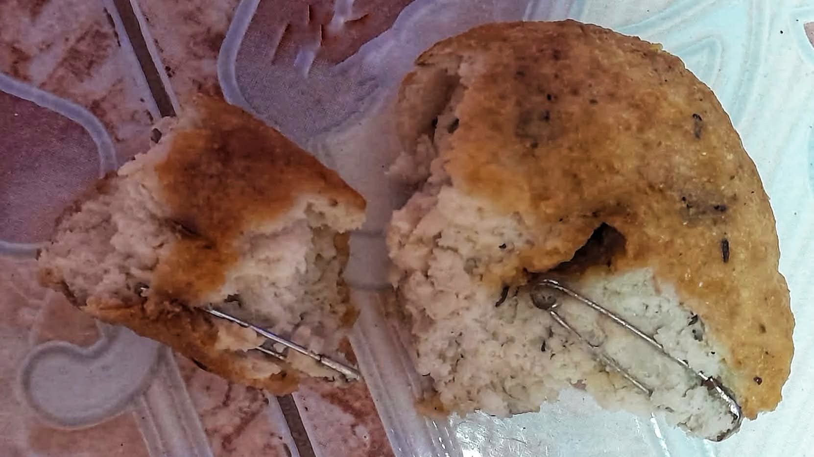 உளுந்து வடைக்குள் சட்டைப்பின்..!