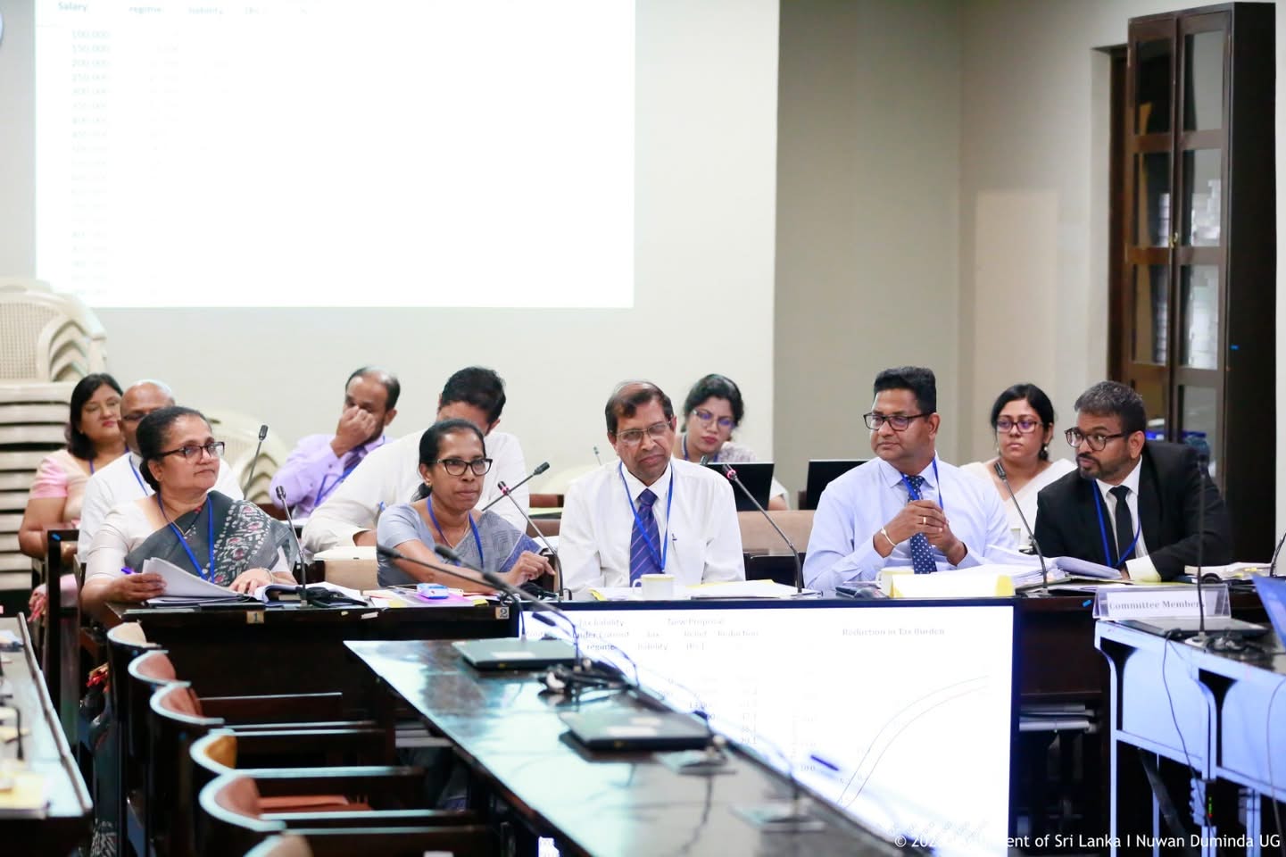 சுமார் 8 மில்லியன் பேர் ஊழியப் படையில் இருந்தபோதும், சுமார் 800,000 பேர் மட்டுமே வரி வலையின் கீழ் வருவது ஏன்?