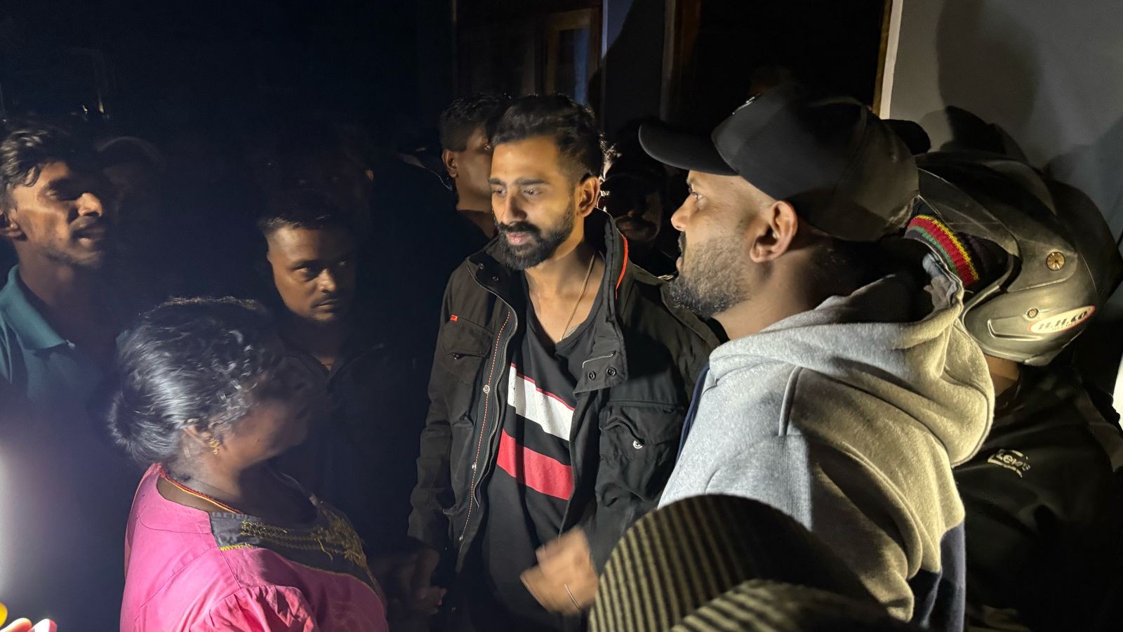 தீ விபத்தில் பாதிக்கப்பட்ட மக்களை நேரில் சென்று சந்தித்தார் ஜீவன் தொண்டமான்