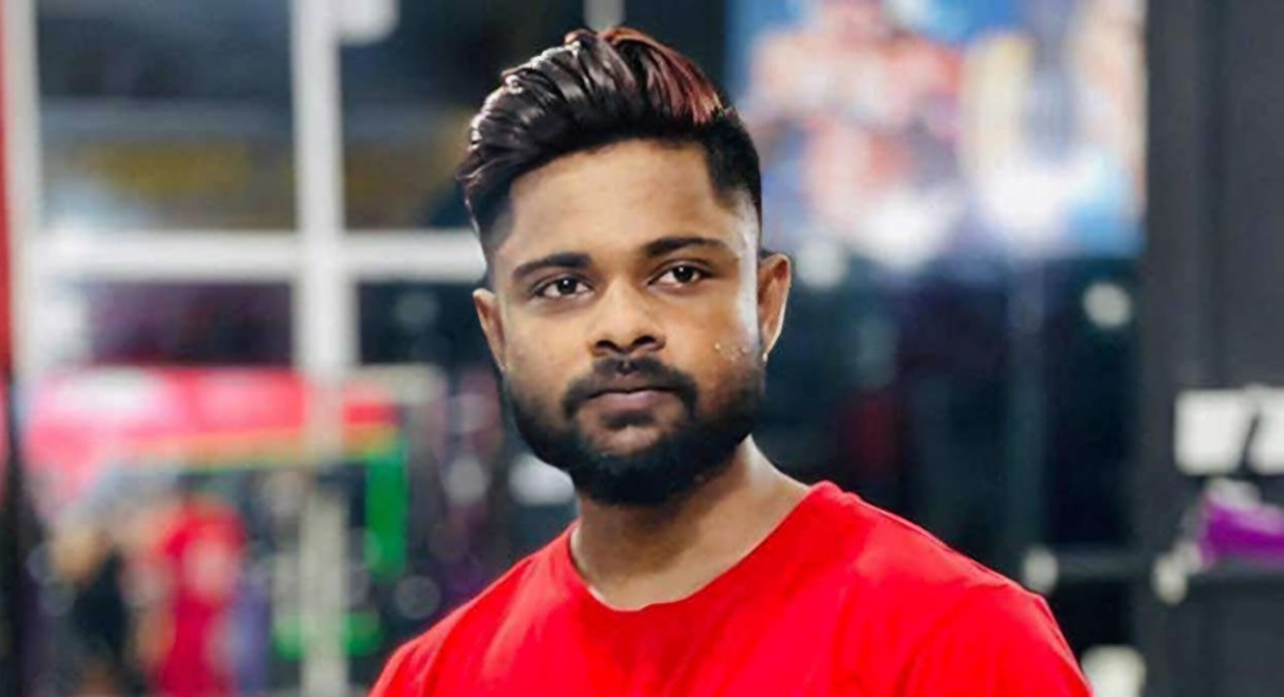 அதிவேக நெடுஞ்சாலைக்கு அருகில் இளைஞனின் சடலம்