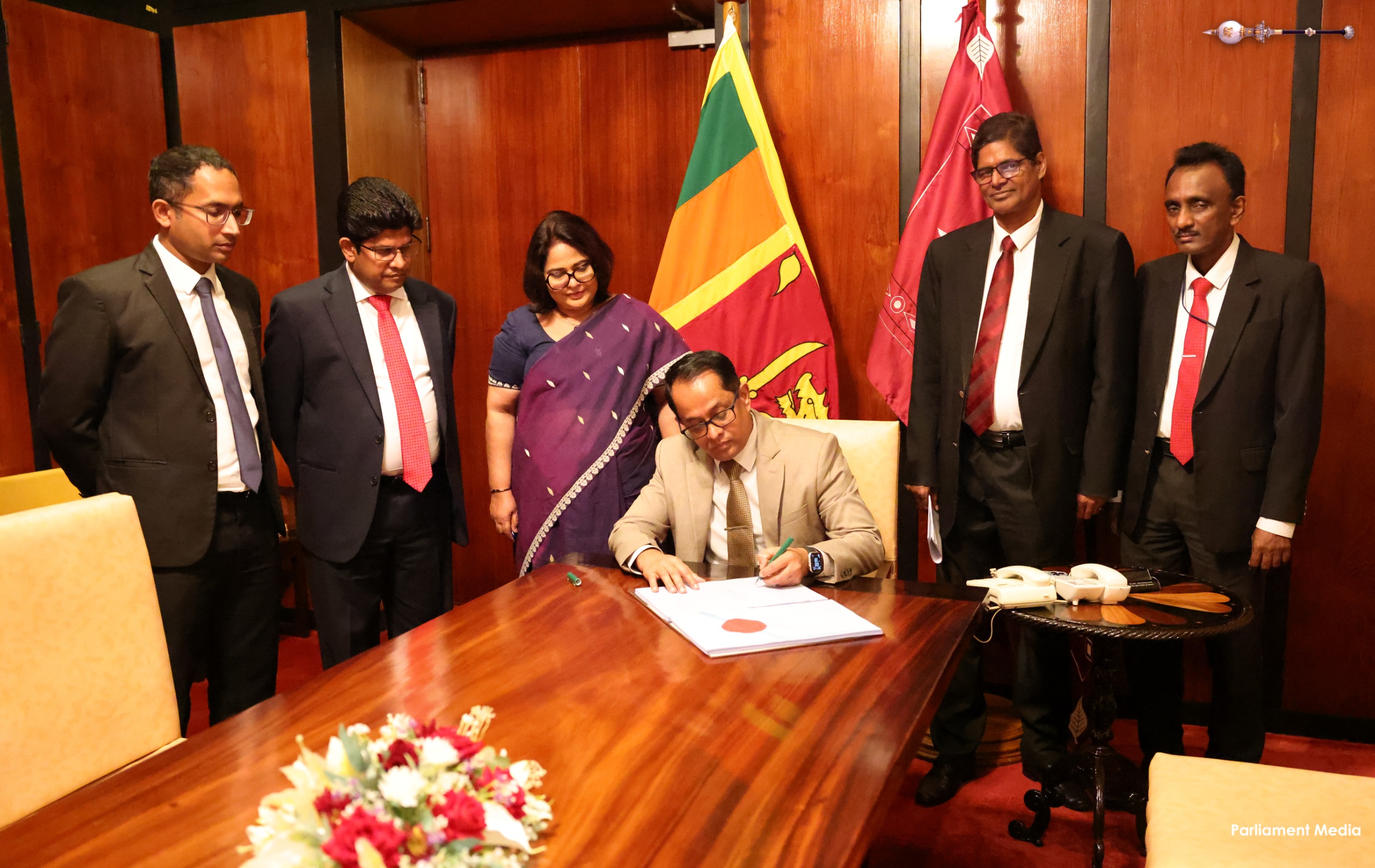 ஒதுக்கீட்டுச் சட்டமூலத்தை சான்றுரைப் படுத்தினார் சபாநாயகர் 