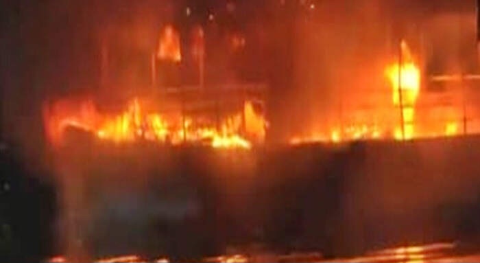 நெடுநாள் படகுகளில் தீ