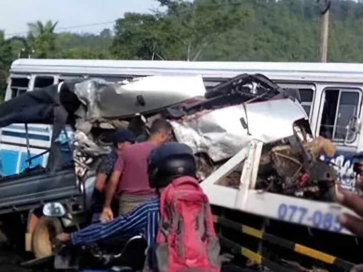 ஹொரணை – இரத்தினபுரி வீதியில் விபத்து, 15 பேர் வைத்தியசாலையில்