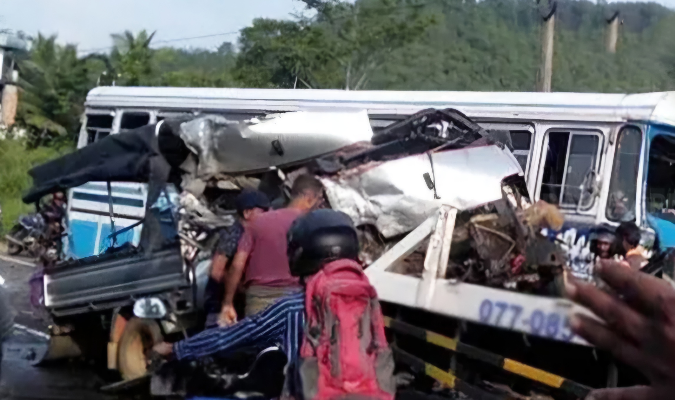 ஹொரணை – இரத்தினபுரி வீதியில் விபத்து, 15 பேர் வைத்தியசாலையில்