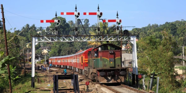 புத்தாண்டை முன்னிட்டு சிறப்பு ரயில்கள் சேவையில்