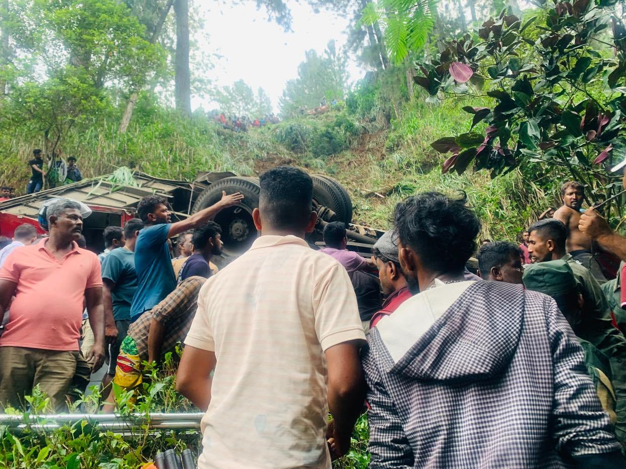 பேருந்து விபத்தில் 21பேர் பலி, மேலும் பலரின்  நிலை கவலைக்கிடம்