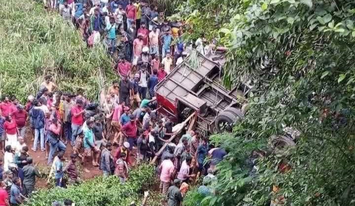 பேருந்து விபத்தில் உயிரிழந்தவர்களின் எண்ணிக்கை 15 ஆக உயர்வு