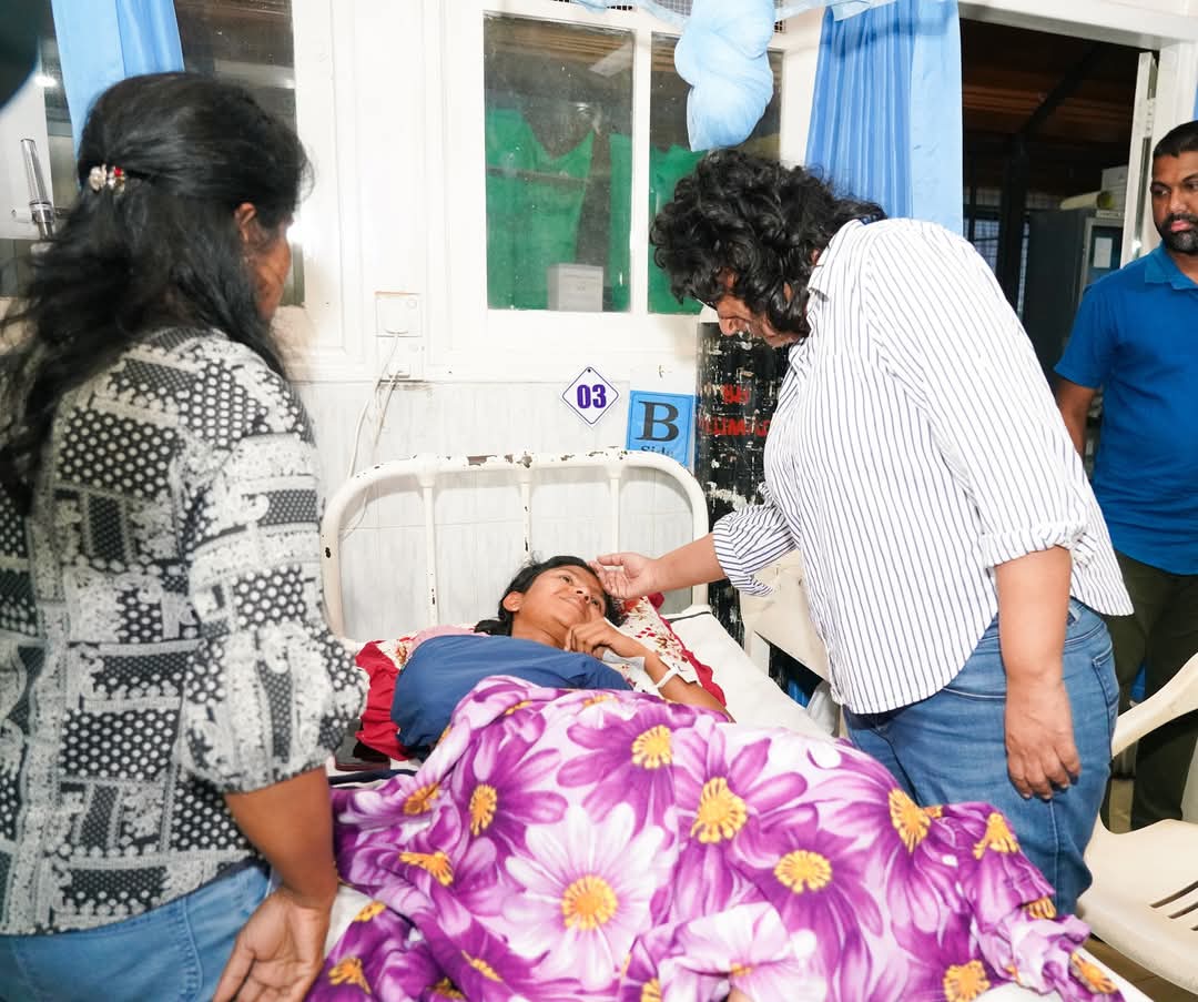 பஸ்விபத்தில் காயமடைந்தவர்களை நேரில் சென்று பார்வையிட்ட பிரதமர்