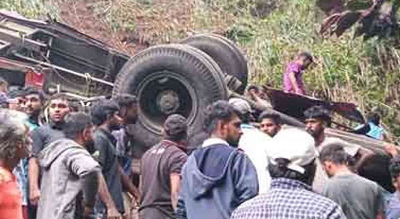 பேருந்து விபத்தில் 8 பேர் பலி