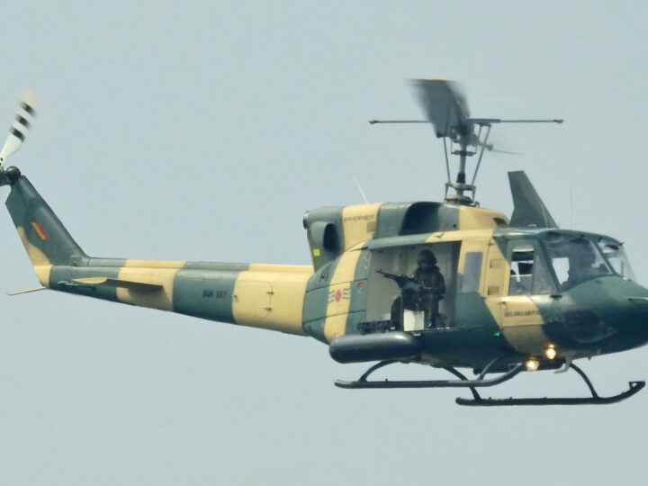 வெள்ளத்தில் சிக்கியிருந்த மூவர் விமானப் படையினரால் மீட்பு