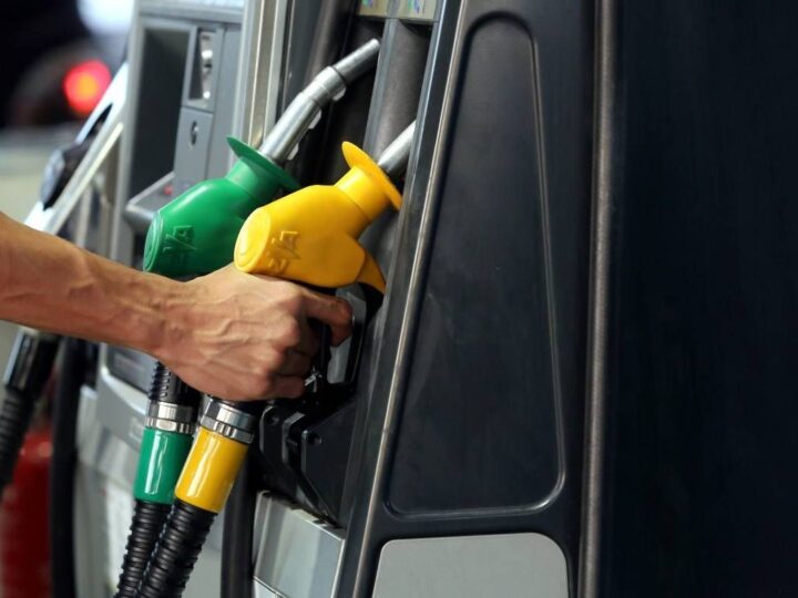 பெட்ரோல் விலை 5 ரூபாயால் குறைப்பு