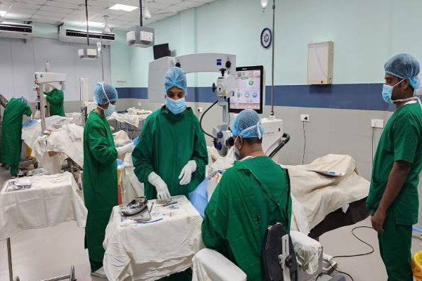 பொசன் போய தினத்தில் இலவச கண் சத்திர சிகிச்சை