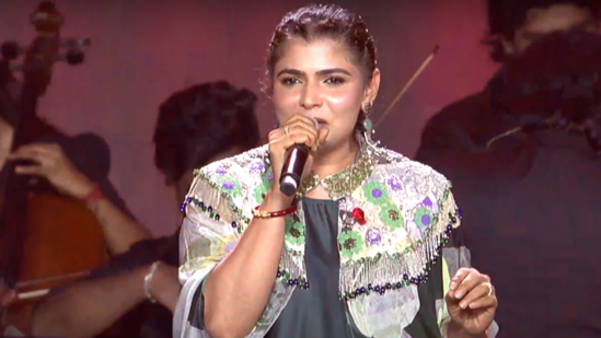 50 மில்லியன் பார்வைகளை கடந்தது “முத்த மழை ” பாடல்