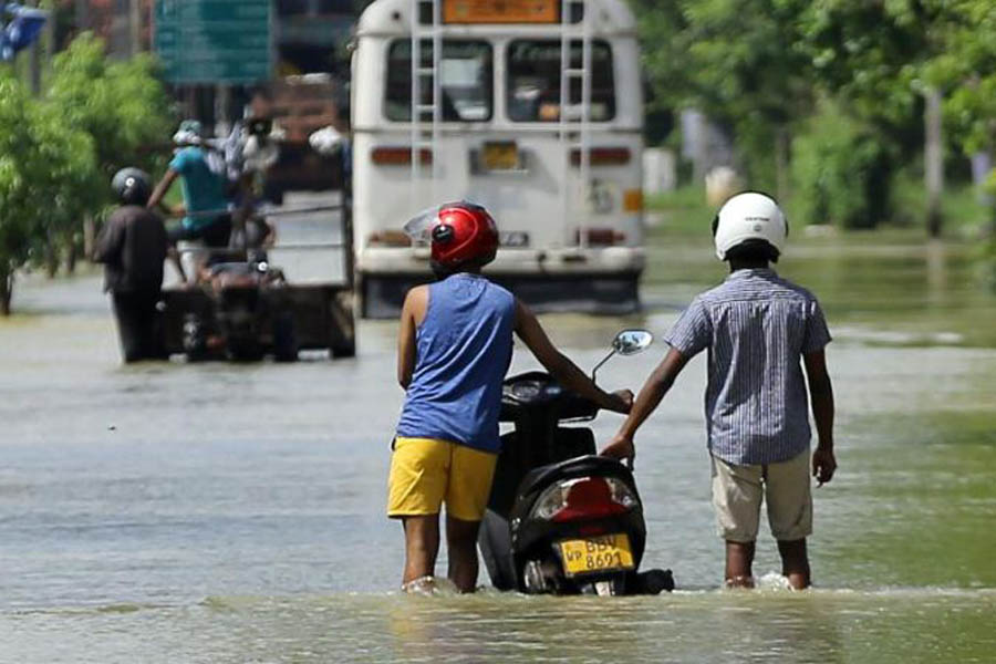 சீரற்ற வானிலையால் 10,000க்கும் மேற்பட்டோர் பாதிப்பு