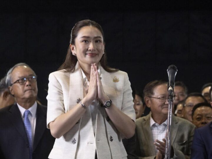 தாய்லாந்து பிரதமர் பதவியிலிருந்து இடைநீக்கம்