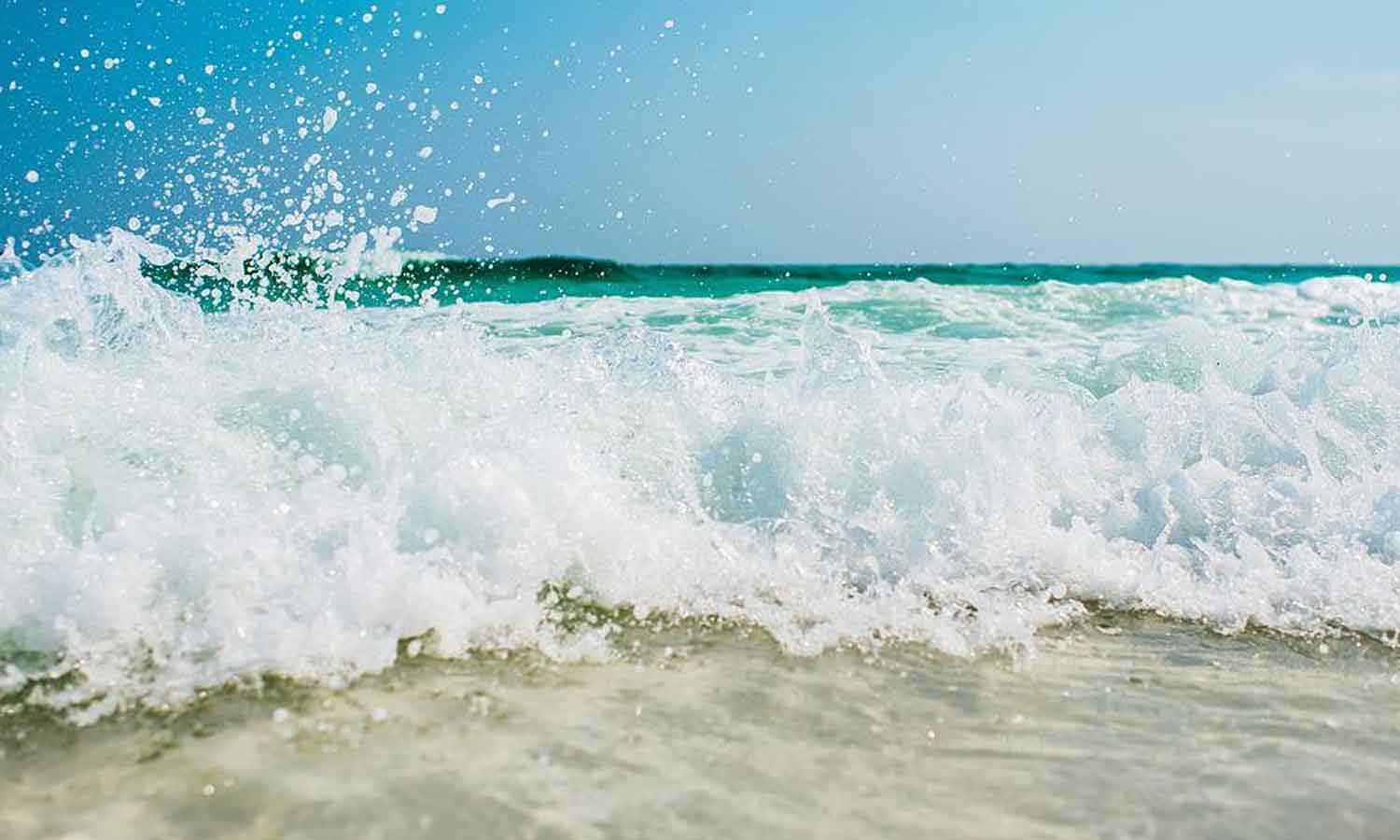 கடலுக்குள் செல்ல வேண்டாம்