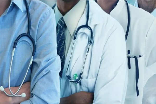 நாட்டை விட்டு வெளியேறிய 1489 மருத்துவர்கள்