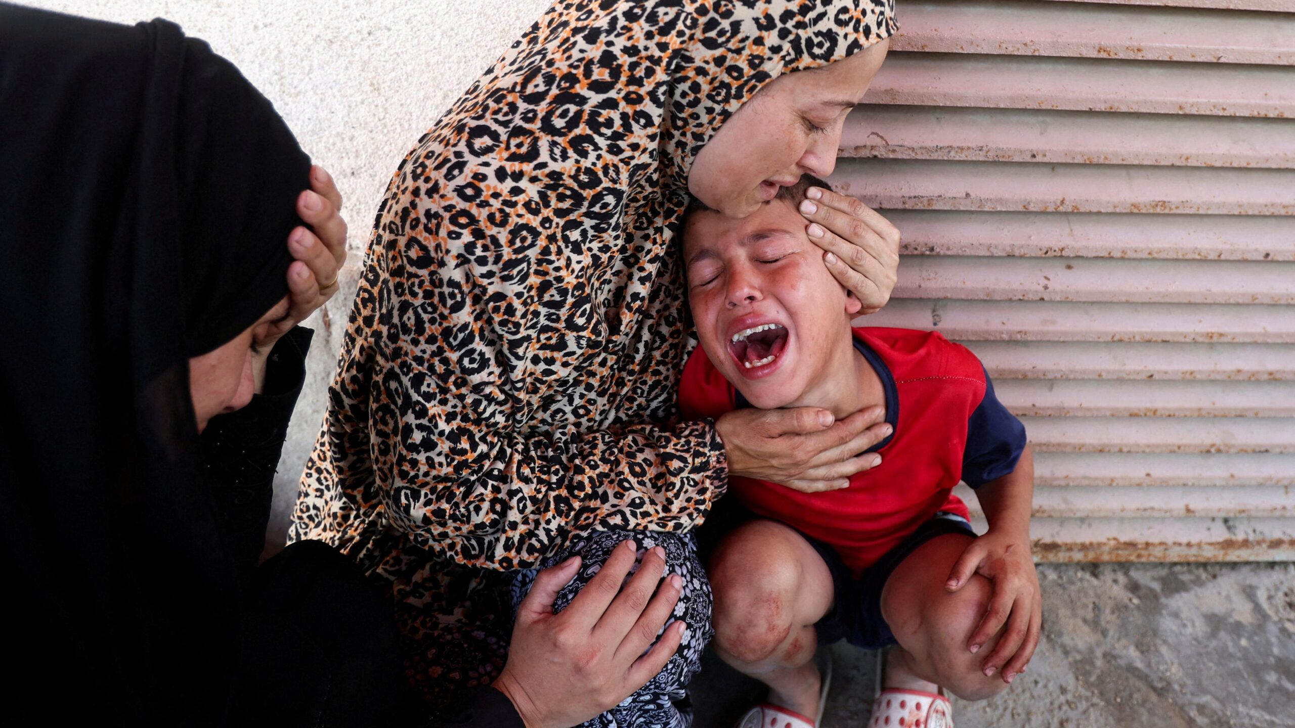 ஊட்டச்சத்து மருந்து பெற நின்ற சிறுவர்களுக்கு நேர்ந்த கதி