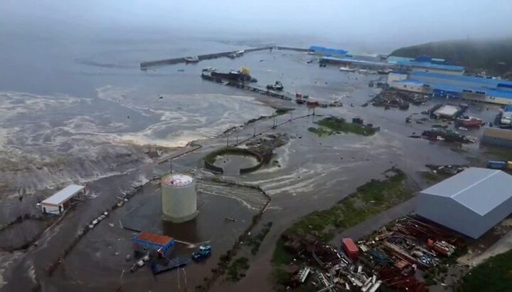 அலஸ்கா, ஹவாய் தீவுகளை தாக்கிய சுனாமி அலைகள்