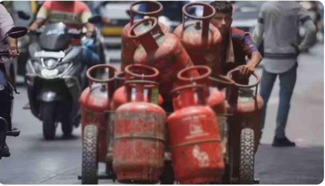 சிலிண்டர் விலை குறைந்துள்ளது