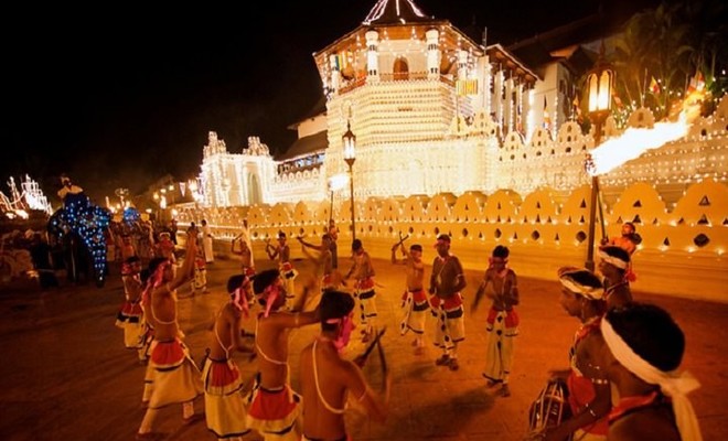 ஸ்ரீ தலதா மாளிகையின் எசல பெரஹெர உற்சவம் ஆரம்பம்