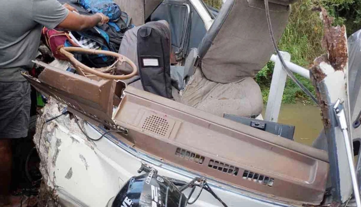 பாடசாலை வேனும், டிப்பரும் மோதி கோர விபத்து!