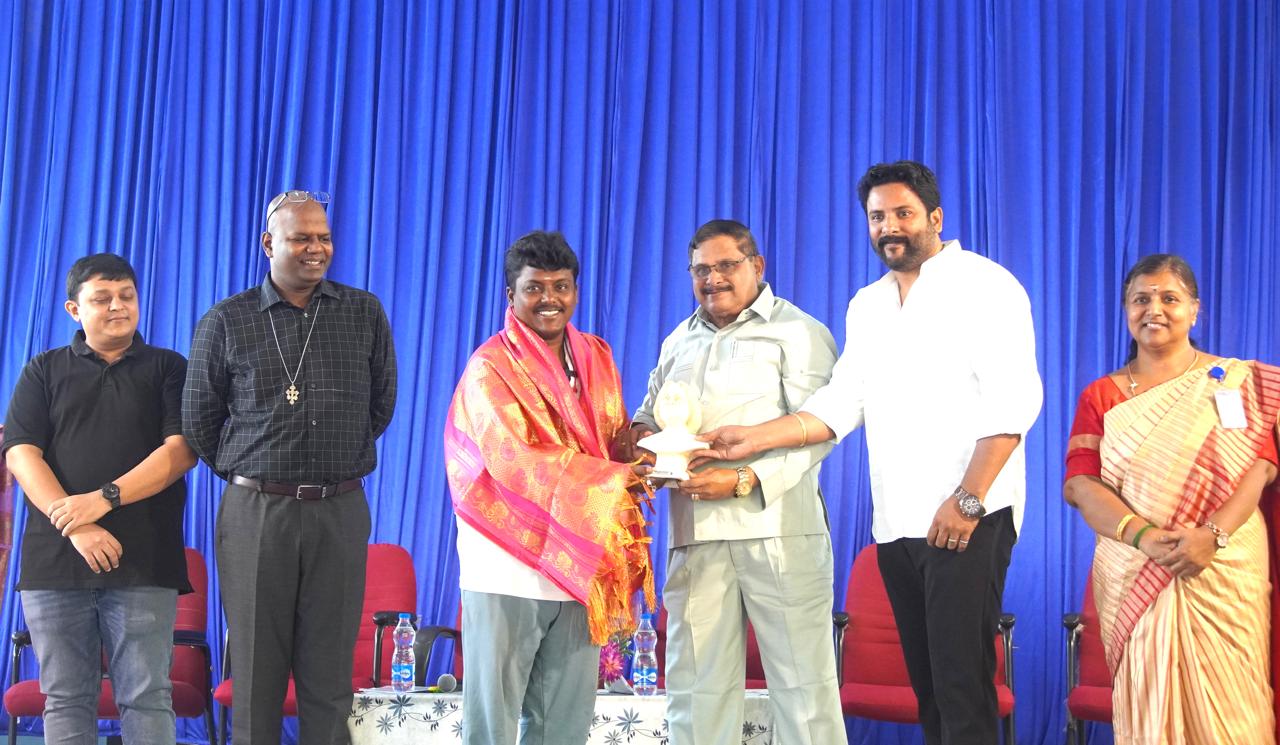 மலையக கல்விக்கு கரம் நீட்டிய உதவும் மனிதம்!