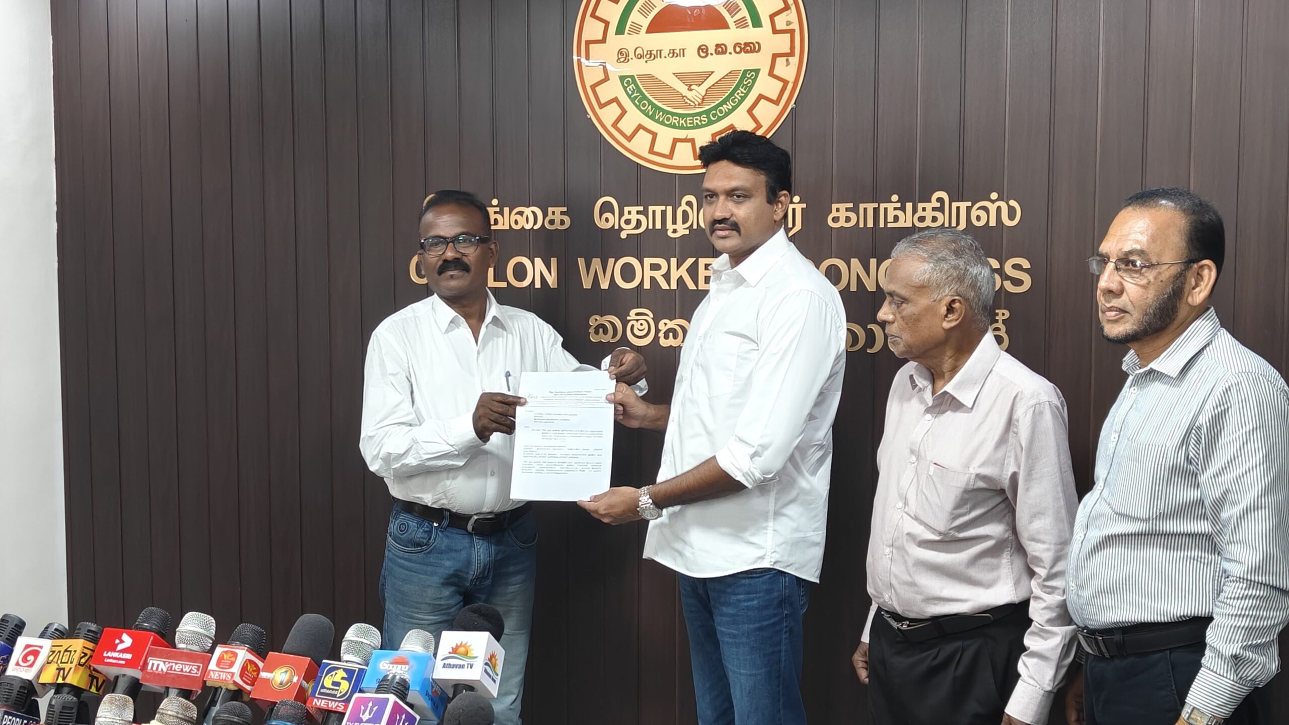 இந்திய சிறுத்தோட்ட விவசாய சங்கத்தின் தேசிய ஒருங்கிணைப்பாளர் செல்வராஜ், உடன் செந்தில் தொண்டமான்!