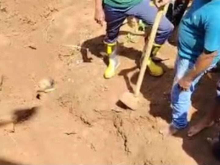 மண்மேடு சரிந்து விழுந்து மூவர் பலி!