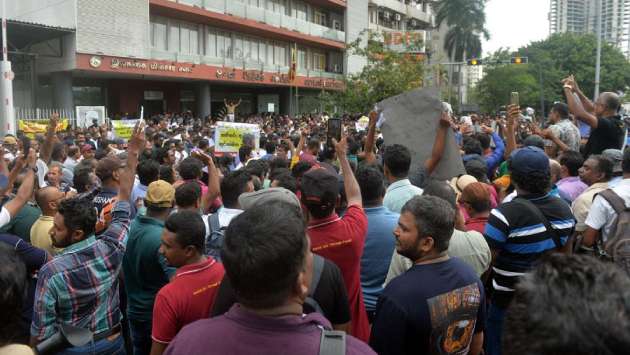 நள்ளிரவு வரை போராட்டம்!