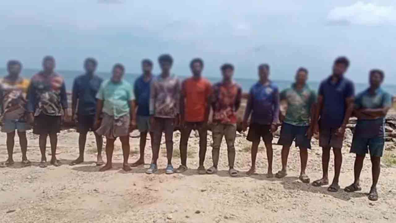 இந்திய மீனவர்கள் 12 பேருக்கு விளக்கமறியல்