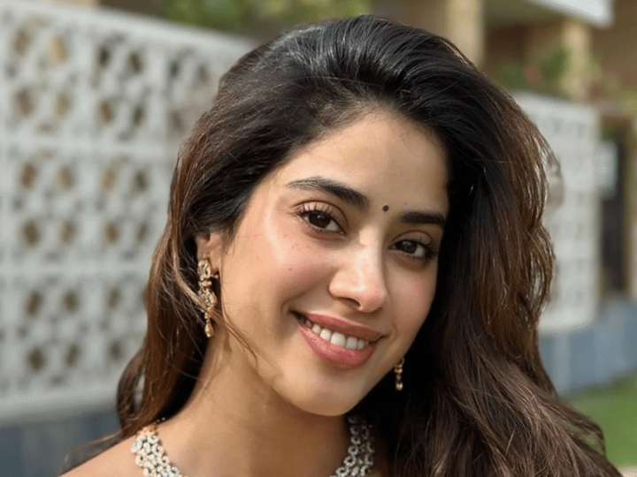 அம்மாவைப்போல் சாதிக்க இயலாது: ஜான்வி கபூர்