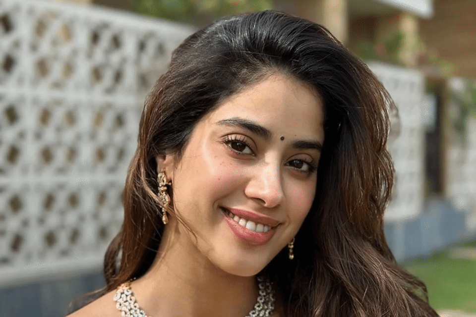 அம்மாவைப்போல் சாதிக்க இயலாது: ஜான்வி கபூர்