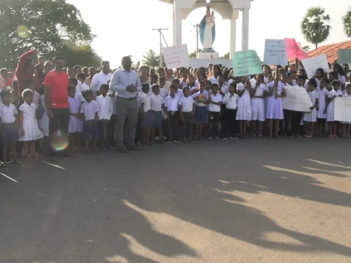 காற்றாலைக்கு எதிராக கட்டைக்காட்டில் போராட்டம்