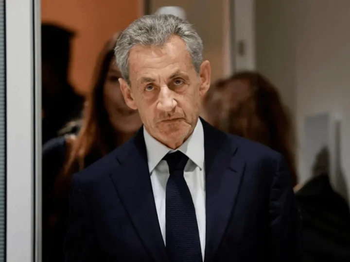 பிரான்ஸ் முன்னாள் ஜனாதிபதிக்கு ஐந்தாண்டு சிறைத் தண்டனை