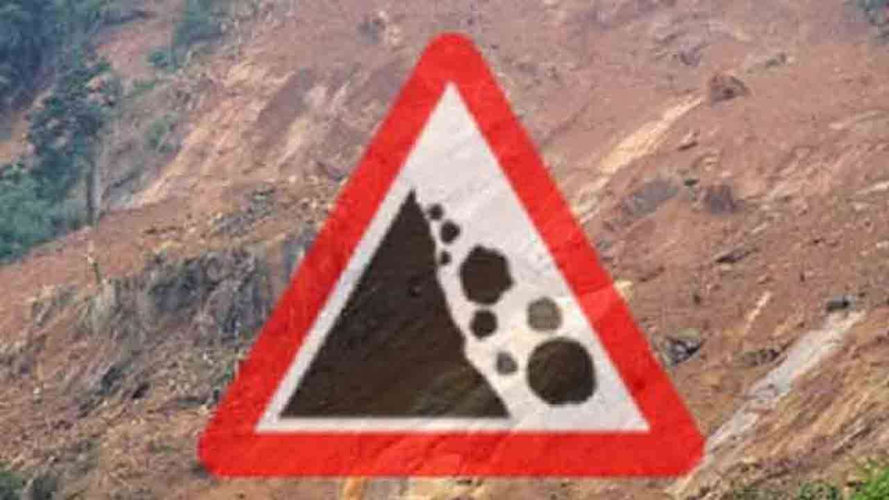 மூன்று இடங்களுக்கு மண்சரிவு சிவப்பு எச்சரிக்கை!