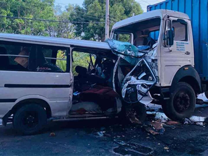 தலாவ கோர விபத்தில் மூவர் பலி!