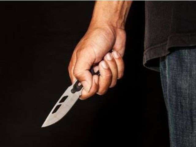 தன்னை தானே வெட்டிக்கொண்ட நபர்!