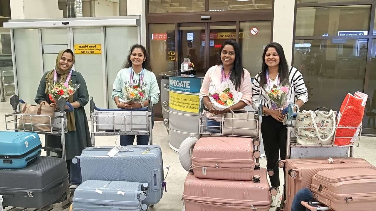 மலேசியாவில் சாதனை படைத்து நாடு திரும்பிய இலங்கைப் பெண்கள்!