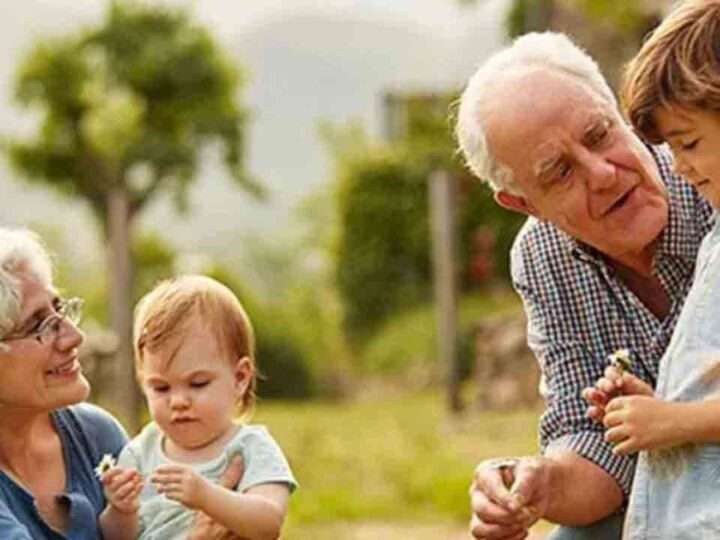 உலக குழந்தைகள், முதியோர் தினம் இன்று