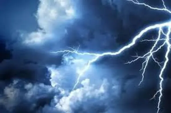 பலத்த மின்னல் தாக்கம் குறித்து எச்சரிக்கை