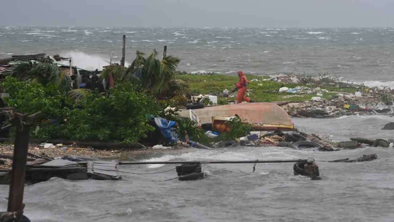 புயல் தாக்கத்தால் 26 பேர் பலி