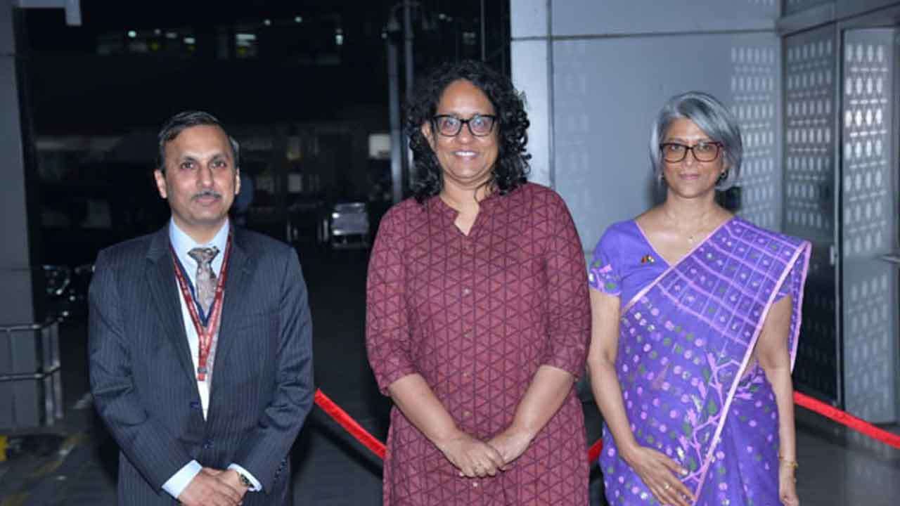 பிரதமர் ஹரினிக்கு இந்தியாவில் வரவேற்பு