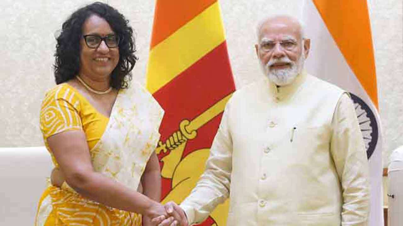 இந்தியப் பிரதமரைச் சந்தித்தார் இலங்கைப் பிரதமர் ஹரினி